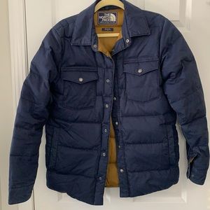Warm puffer!! Washes amazing in great condition. See pictures for details